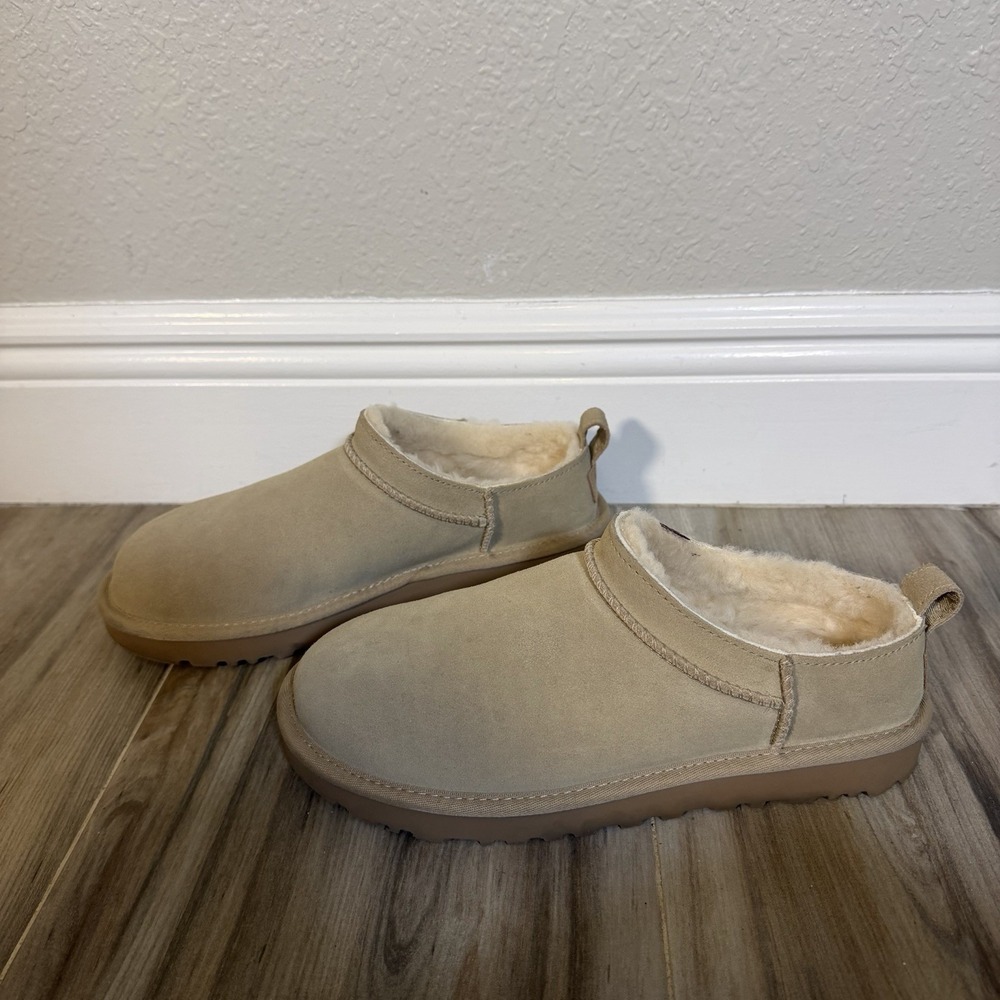 UGG Sand Classic Micro Boots Slipper Size 8 Sheepskin Lounge Comfort Casual